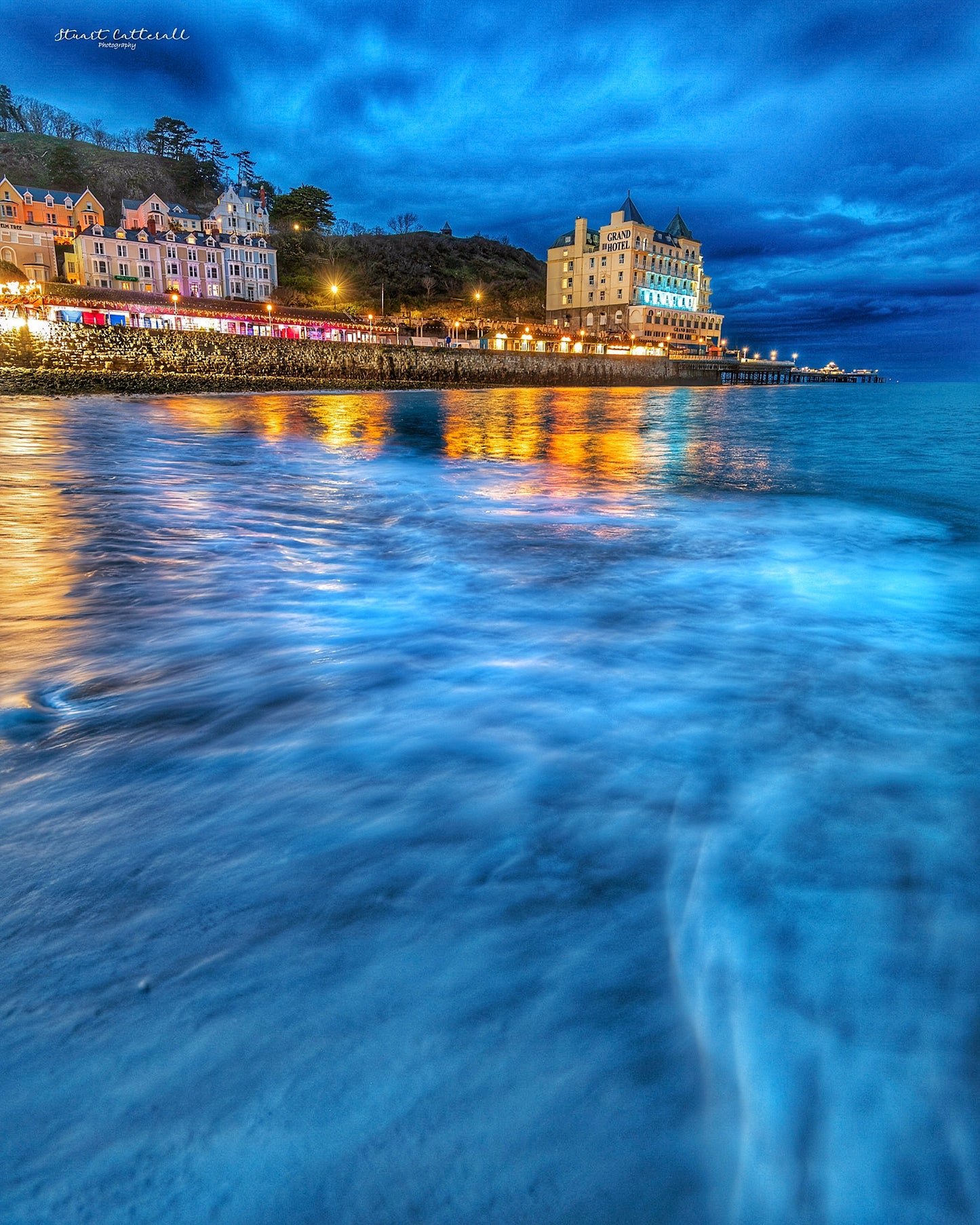 Night time at the pier
